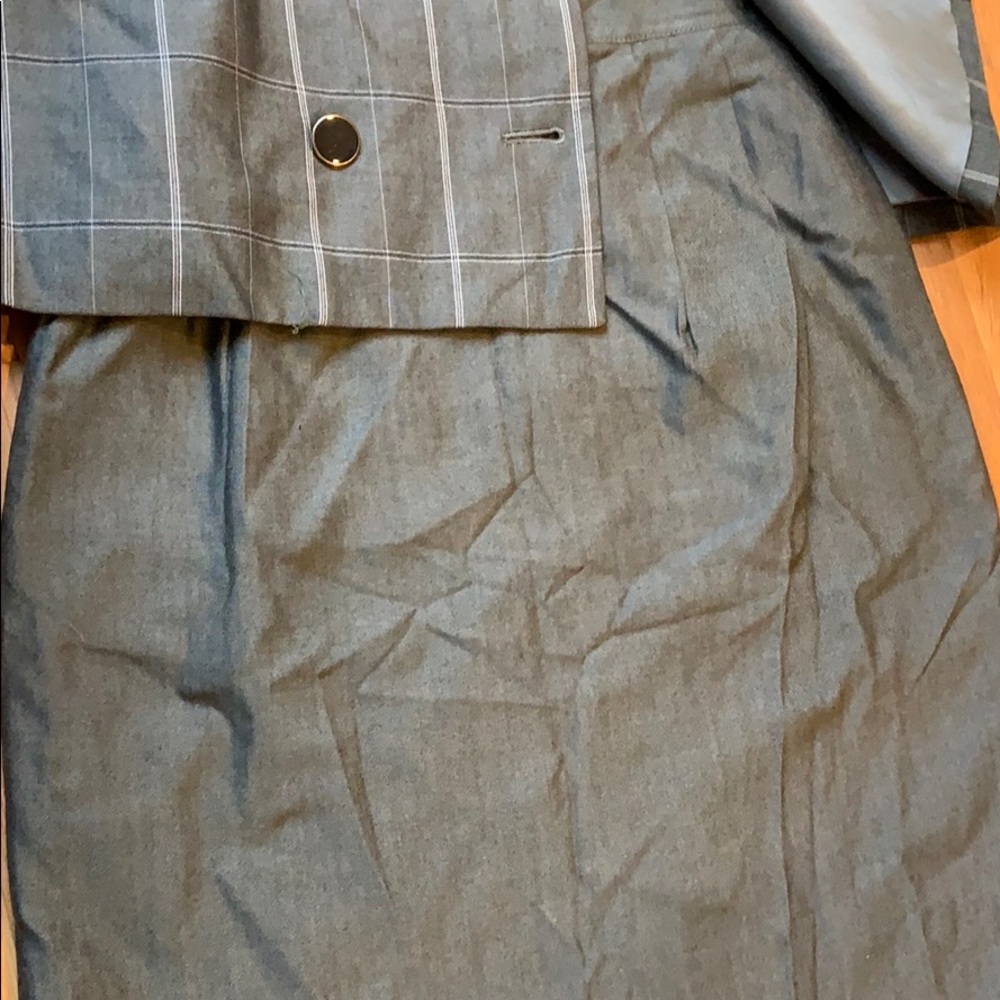 Atrium suit - Picture 3 of 8